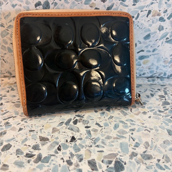 Coach Peyton Patent Leather Zip Wallet Black Embossed Monogram - Picture 2 of 4